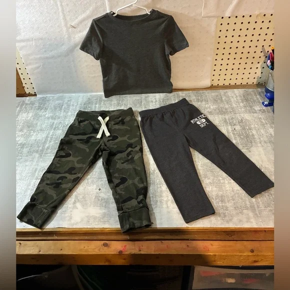 Boys 3 Piece Shirt and Joggers Set. Clean and in Great Condition. Size 2T. $7 - Picture 7 of 7